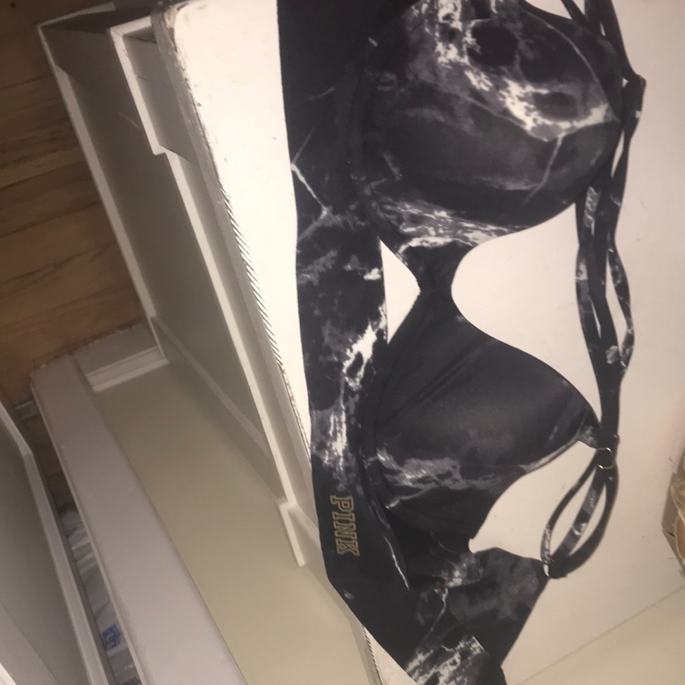 vs/pink bra never been worn
